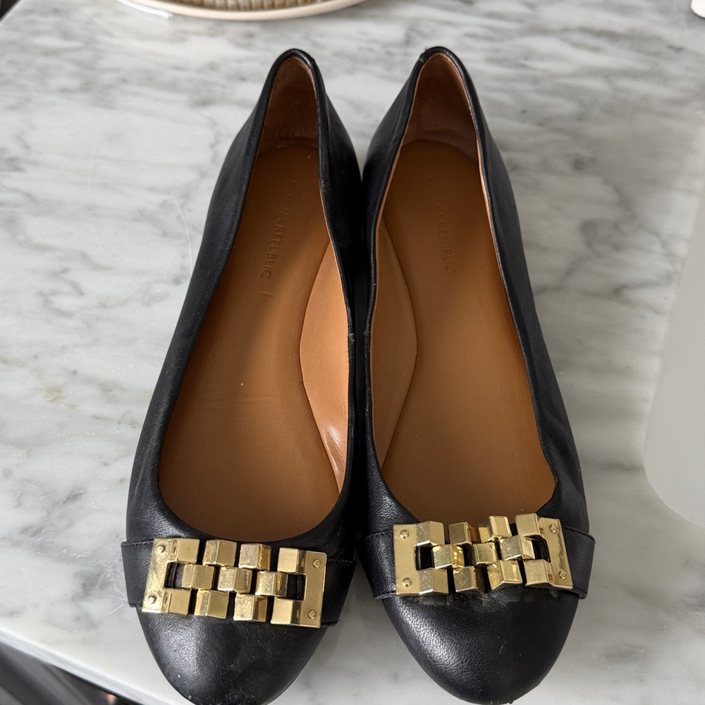 Flat shoes